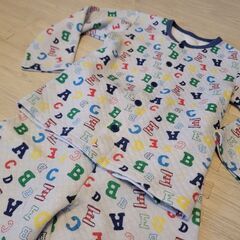 子供服 キッズ用 アルファベット柄 130cm パジャマ 上下セット 長袖の画像