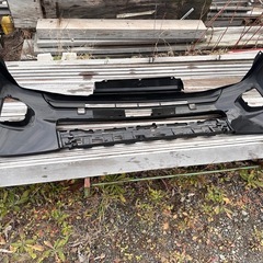 ハイエース200系　4型　純正フロントバンパー　小キズありの画像