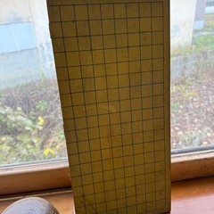碁石2セット 碁盤？
の画像