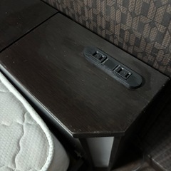 クイーンサイズローベッドの画像