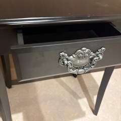 オシャレなテーブルの画像