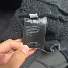 【定価20万以上】バレンシアガパーカーの画像