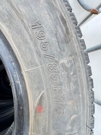 引き取限定ヨコハマ スタットレスタイヤ　21年制195／85R16 114／112L ホイール付き　T K16×5.5Ｊ　116.5-8TＣ　福島県岩瀬郡発