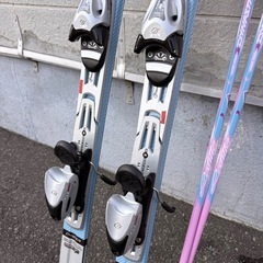 お引取り限定 HEAD ヘッド CYBER C100 レディースカービングスキーセット 160cm ビンディング装着済み ストック付き の画像