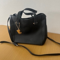 黒のバックの画像