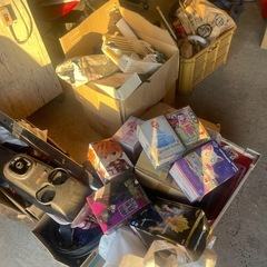 フィギュアや車の部品服等色々あげます。の画像