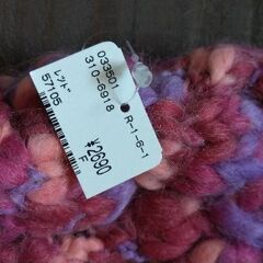 とてもかわいいアートヤーンのハンドメイドニット帽子の画像