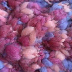 とてもかわいいアートヤーンのハンドメイドニット帽子の画像