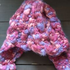 とてもかわいいアートヤーンのハンドメイドニット帽子の画像