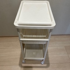 キャスター付き3段ワゴンの画像