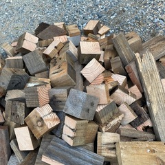 焚き木　端材　木材　焚き火の画像