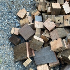 焚き木　端材　木材　焚き火の画像
