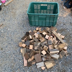 焚き木　端材　木材　焚き火の画像