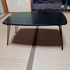 ちいさなテーブルの画像