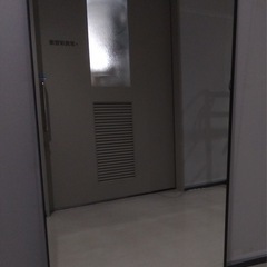 壁掛けタイプミラー【町田市再生家具】　252429の画像