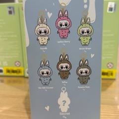 正規品　ラブブ　マカロン　新品未開封　　キーホルダーの画像