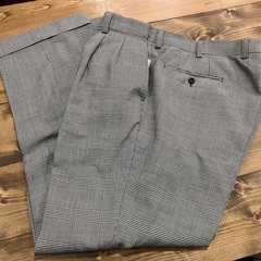 メンズパンツ１、半袖Yシャツ3枚、ランドリー袋　３つセットの画像