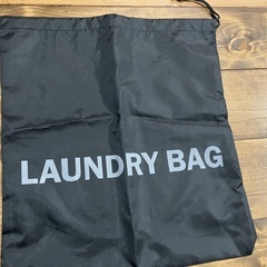 メンズパンツ１、半袖Yシャツ3枚、ランドリー袋　３つセットの画像