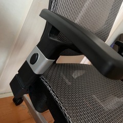 ZHT T703LS　オフィスチェア 椅子 可動式アームレスト ヘッドレスト付き メッシュ 高さ調整可　　 の画像