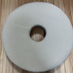 美品☆西松屋　低反発円座クッション（ボーダー）の画像