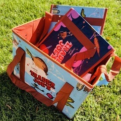 ✨新品✨入手困難で大人気！TRADER JOE‘S トレーダージョーズ 折りたたみ可能エコバッグ！の画像