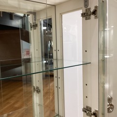 ガラスコレクションキャビネット【町田市再生家具】　252431の画像