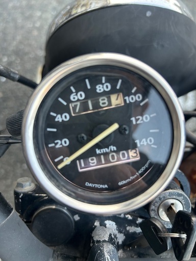 タイヤ新品カフェレーサーYBR125