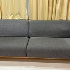 グレーソファの画像