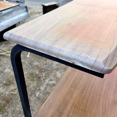 パソコンデスクの画像