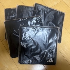 アディダス　ノベルティ　カラビナ付きベルトポーチの画像