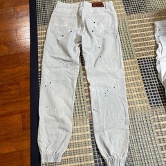 ダメージジーンズの画像
