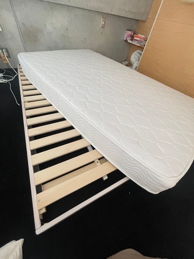 セミダブルマットレス&スノコ