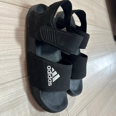 adidas サンダルの画像