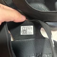 adidas サンダルの画像