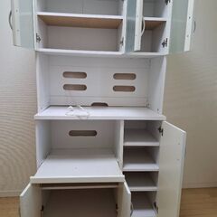 食器棚の画像
