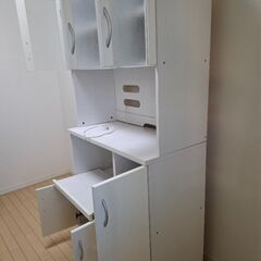 食器棚の画像