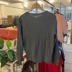 M2511-340 AVIREX 長袖 ヘンリーネックサーマル グレー Mサイズ 使用感有りの画像