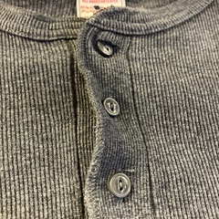 M2511-340 AVIREX 長袖 ヘンリーネックサーマル グレー Mサイズ 使用感有りの画像