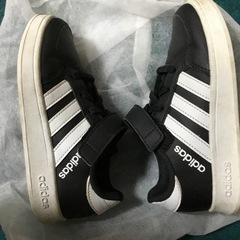 adidas17㎝黒/白の画像