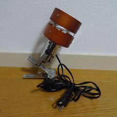 予備のエコ電球付き、クリップ式木製蛍光デスクスタンドライト 　照明器の画像
