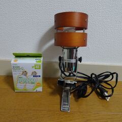 予備のエコ電球付き、クリップ式木製蛍光デスクスタンドライト 　照明器の画像