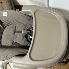 Combi電動ハイローチェアの画像