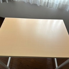 机　テーブルの画像