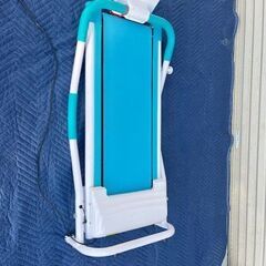 コンパクトタイプの電動ウォーカー（ランニングマシン）の画像