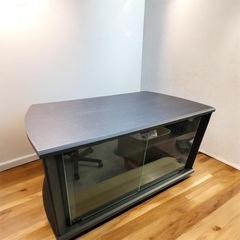 黒　ガラス扉付きテレビ台　幅約79.5cm高さ約41.2cm 奥行約38.5cmの画像