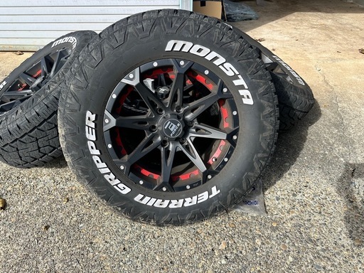 タイヤ　4本　ホイール付き