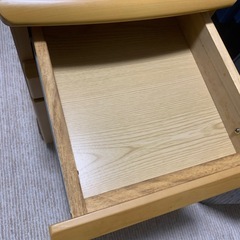 キャスター付き木製棚の画像