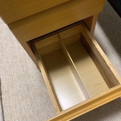 キャスター付き木製棚の画像