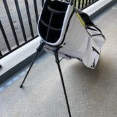 アディダス　スタンドキャリーバックの画像