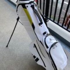 アディダス　スタンドキャリーバックの画像